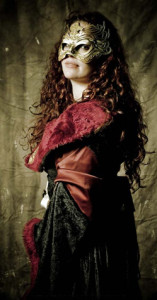 fortezza_red_woman