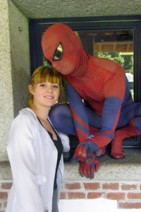 Fortunatamente per Spider-man e Gwen Stacy la mostra era svolta al piano terra.