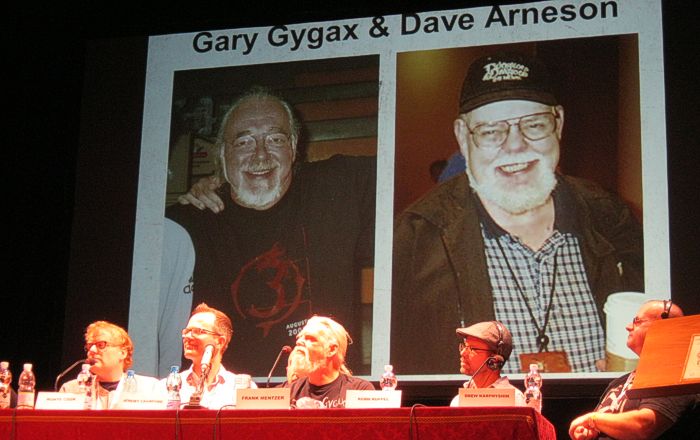 Uno dei momenti più toccanti del dibattito: il ricordo di Gary Gygax e Dave Arneson